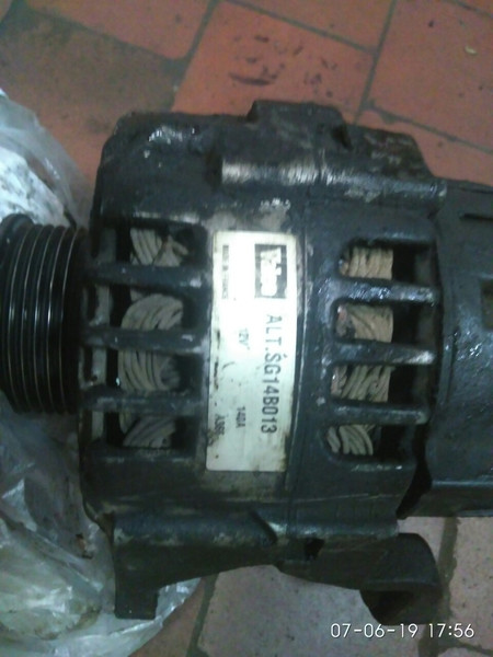 Генератор 140 ампер Audi A6 C5  2002 2.5 Дизель Харків