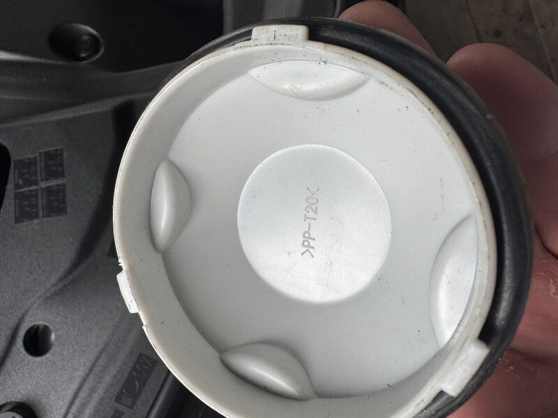 Крышка в фару Toyota Land Cruiser 200  2017 4.5 Дизель Днепр