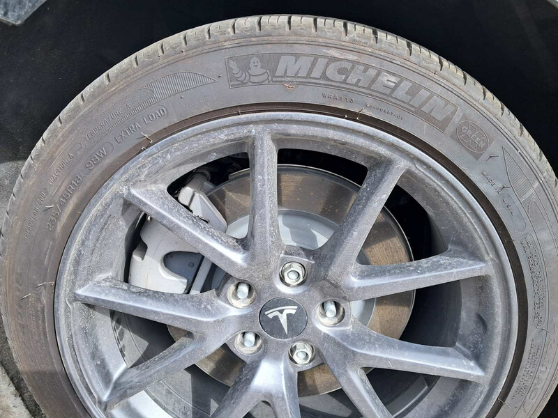 Литые диски з резиною Tesla Model 3  2022  Электро Львов