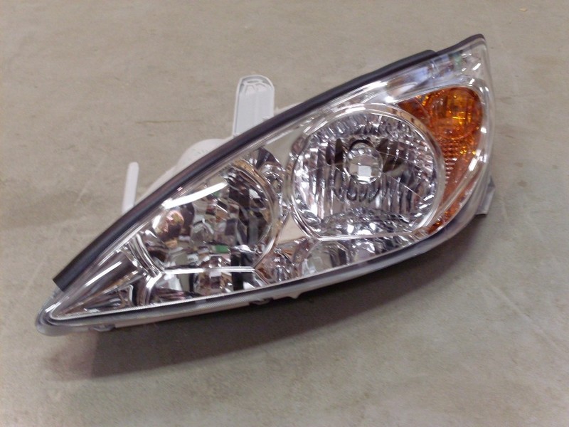 Галогенная фара левая 81170-33440   Toyota Camry