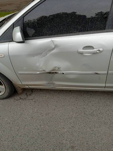 Двері перед праві Ford Focus 2  2006 універсал 1.6 Дизель 