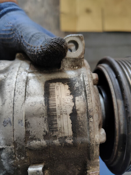 Компресор кондиціонера Opel Vectra с універсал 2008 р.  3.0 л дизель