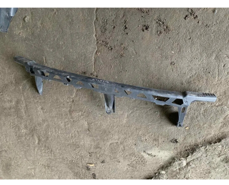 Направляюча бампера Skoda Superb  2007 1.9 Дизель 