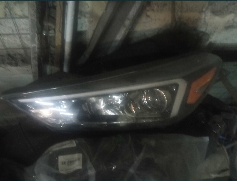 Фары передние Hyundai Tucson  2019 2.0 Бензин Винница