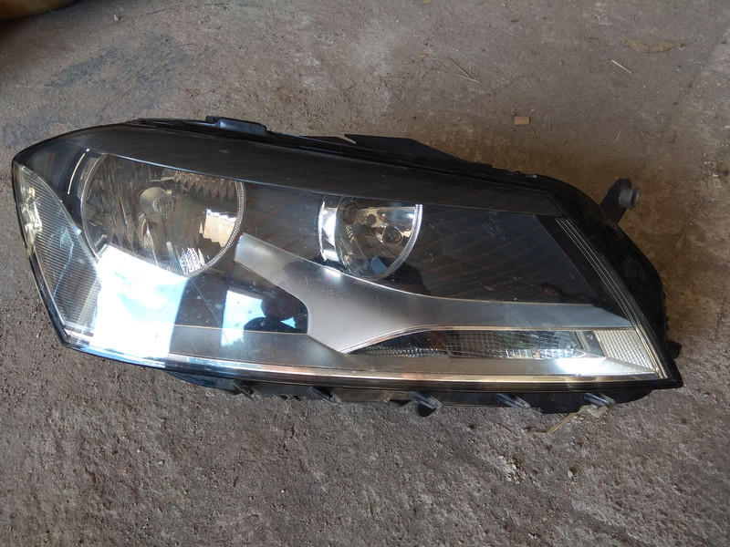 Фара передняя Volkswagen Passat B7 2011 г.  2.0 л дизель Житомир