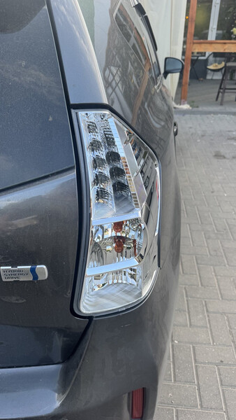 Фонарь задний правый Toyota Prius 30  2011 универсал 1.8 Гибрид Николаев