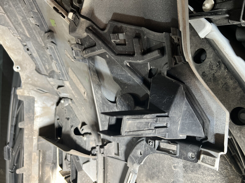 Направляющая бампера Volvo XC60  2021 2.0 Дизель Ровно