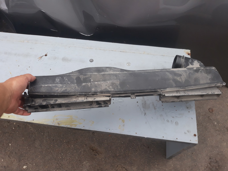 Повітрозабірник 500 129 254 B   Skoda Octavia