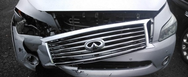 Решетка бампера центральная Infiniti QX80 2014 г.  5.6 л бензин Львов