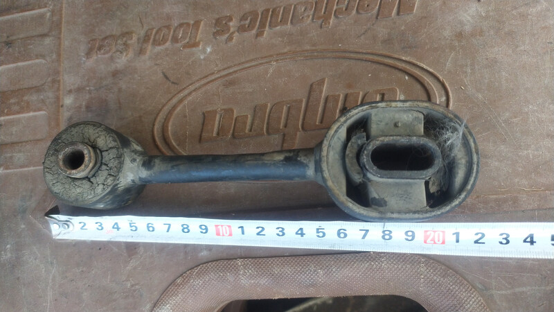 Верхняя подушка двигателя Opel Vectra A универсал 1994 г.  3.2 л бензин