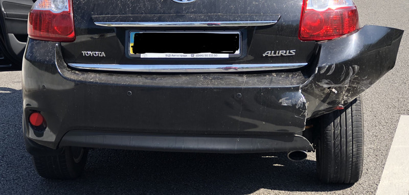 Задний бампер Toyota Auris  2010 хэтчбек 1.6 Бензин Киев