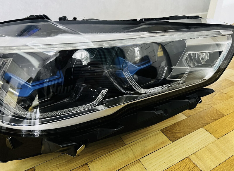 Фара передня права BMW X5  2019 4.4 Бензин 