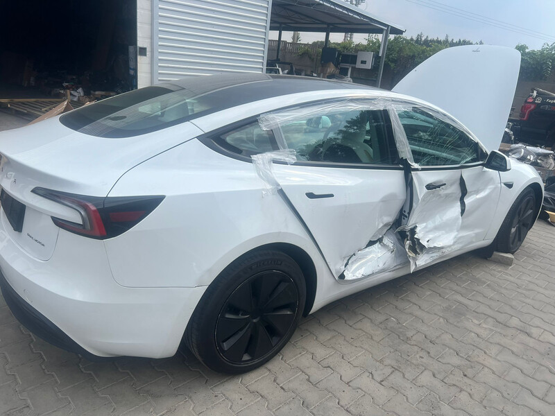 Двері передні Tesla Model 3 2024 р.  1.0 л электро Луцьк