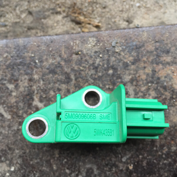 Датчик бічної подушки безпеки Volkswagen Golf Plus  2010 хетчбек 2.0 Дизель 