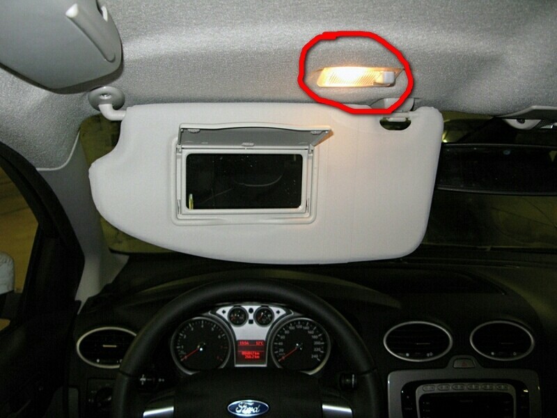 Підсвітка салону з сторони водія Ford Focus 2 2007 1.6 Бензин Львов