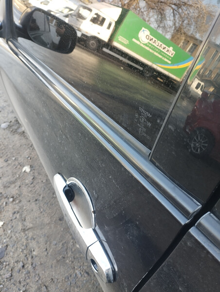 Уплотнитель стекла водительского и пассажирского внешний Toyota Corolla E140  2008 1.6 Бензин 