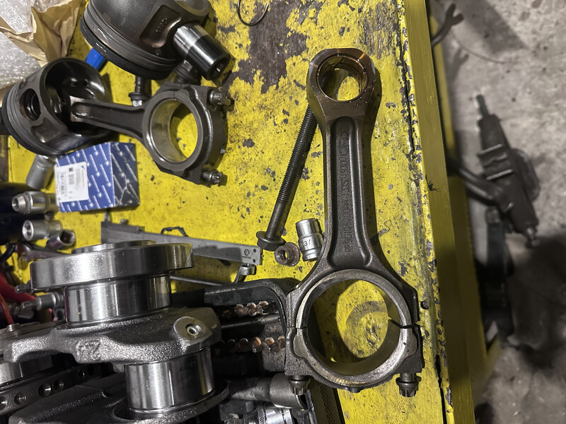 Поршень шатун Ford Transit  2006 2.2 Дизель 