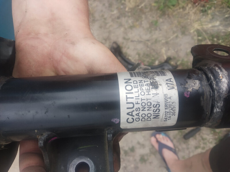 Стойки Nissan Kicks  2020 1.6 Бензин Киев