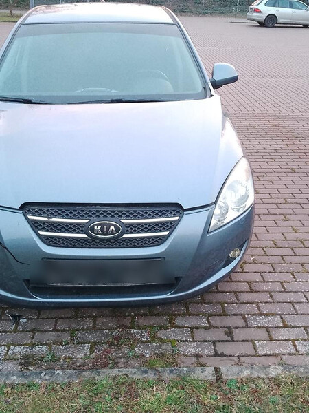 Передня фара Kia Cee`d хетчбек 2007 р.  1.6 л бензин