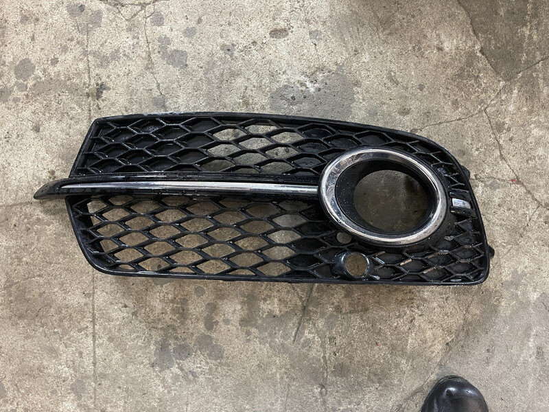 Решетка бампера 8R0 807 681   Audi SQ5