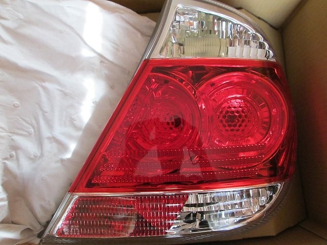 Фонарь левый 8156133360   Toyota Camry