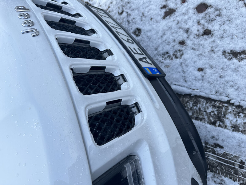 Решітка радіатора Jeep Compass  2013 2.4 Бензин 