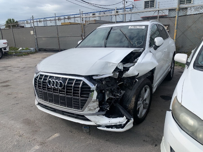 Бампер передний Audi Q3 2021 г.  2.0 л бензин Львов