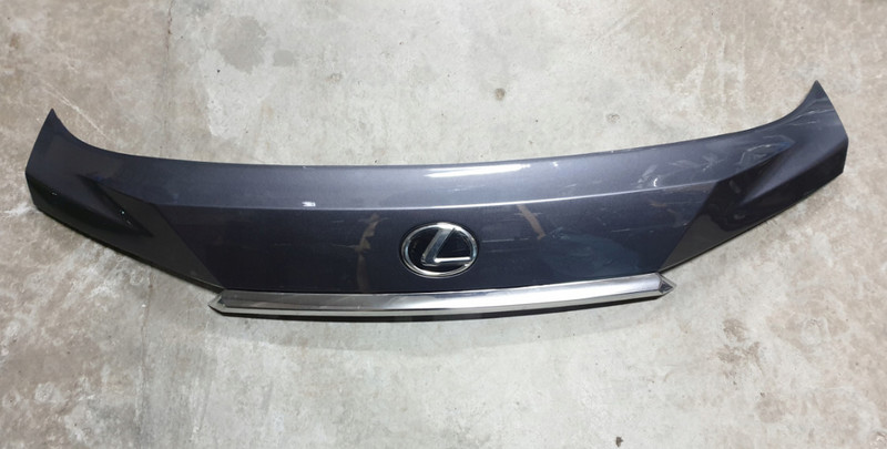 Бленда накладка на крышку багажника Lexus RX  2017 2.0 Бензин 