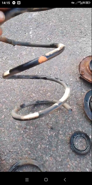 Правая передняя пружина с жёлтой меткой Toyota Camry 40  2008 2.4 Бензин 