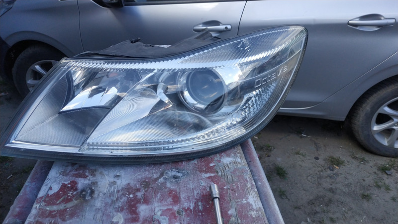 Ліва фара Skoda Octavia A5  2012 2.0 Дизель 