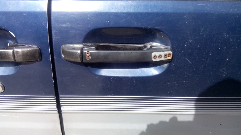 Кришка в зборі + ручки 2шт Nissan Prairie  1991 2.0 Бензин Ровно