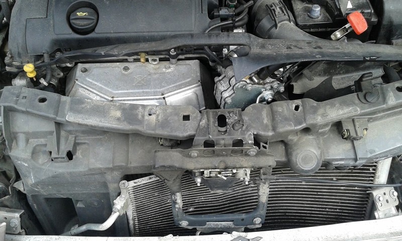 Очки (телевизор) Peugeot 208  2013 хэтчбек 1.6 Бензин Киев