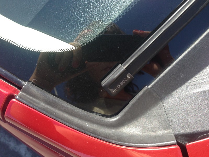 Молдинг лобового стекла (уголок) Nissan Tiida C11  2008 хетчбек 1.6 Бензин 