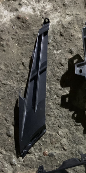 Заглушка переднего бампера (плавник) Lexus RX  2016 3.5 Бензин Киев