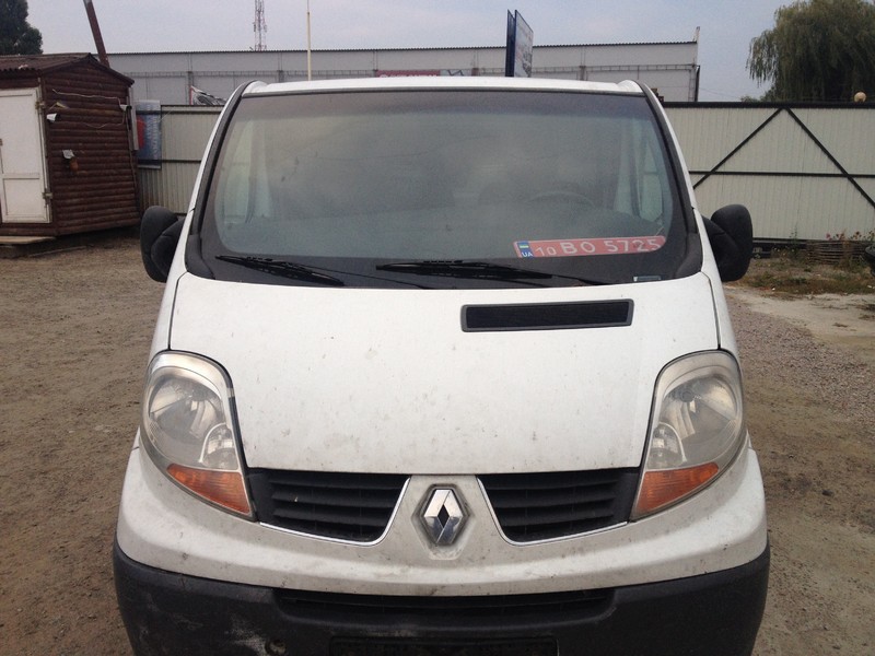 Бампер передний Renault Trafic 2  2007 2.0 Дизель Киев