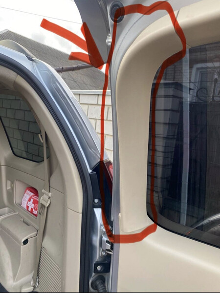 Салонная накладка задней двери, крышка розетки под торпедой Toyota Land Cruiser Prado 120  2005 2.0 Бензин Днепр