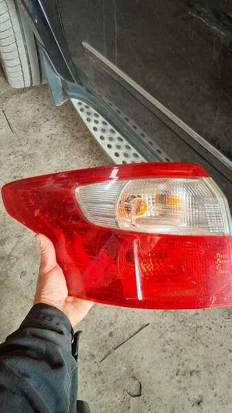 Фара задняя Ford Focus универсал 2011 г.  1.0 л бензин Львов