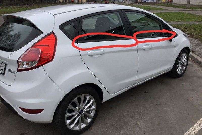 Молдинг двери передней правой чёрный Ford Fiesta Рестайлинг 2013 хетчбек 1.0 Бензин 