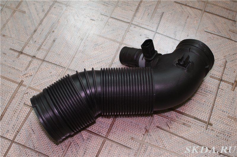 Патрубок корпуса возд фильтра Volkswagen Bora  2004 1.6 Бензин 