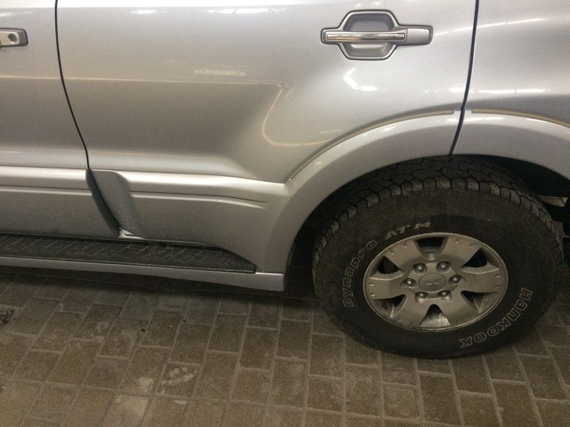 Накладка на правую заднюю дверь, ристайлинг Mitsubishi Pajero Wagon  2003 3.0 Бензин Мариуполь