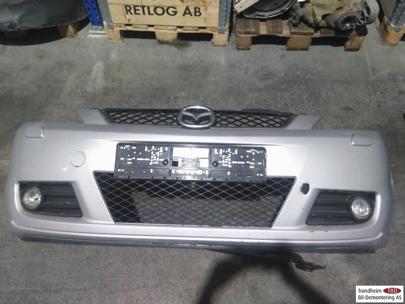 Передний бампер Mazda 5 универсал 2008 г.  2.0 л дизель Вараш