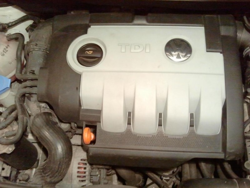 Крышка двигателя Volkswagen Caddy 3 2009 г.  1.9 л дизель Киев