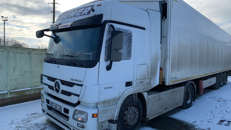 Стекло двери водительской Mercedes Actros 1844 2013 г.  Ровно