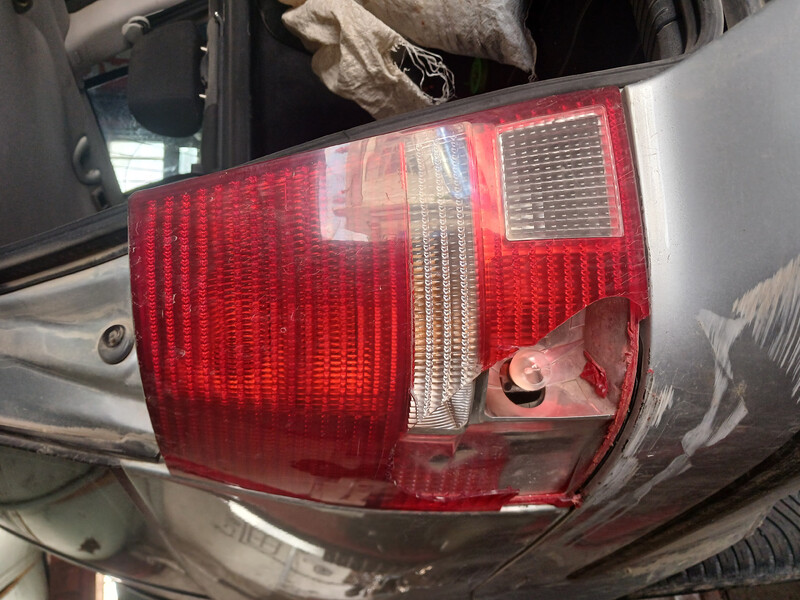 Ліхтар задній лівий Volkswagen Golf  2003 універсал 1.4 Бензин Миколаїв