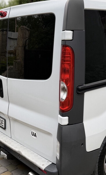 Двері задні Opel Vivaro  2008 універсал 2.0 Дизель 