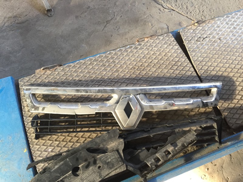 Решітка радіатора в зборі Renault Duster універсал 2012 р.  1.5 л дизель Київ