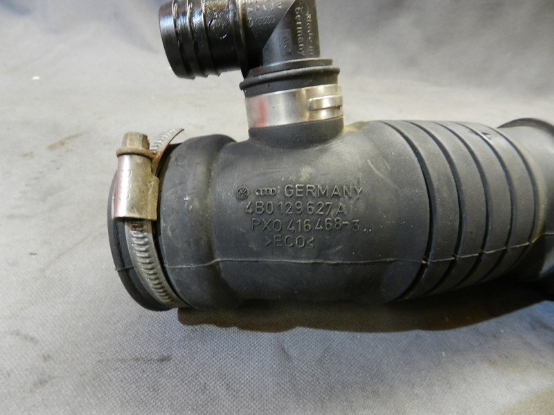 Патрубок от расходомера к турбине Volkswagen Passat B5  2003 универсал 2.5 Дизель Чоп