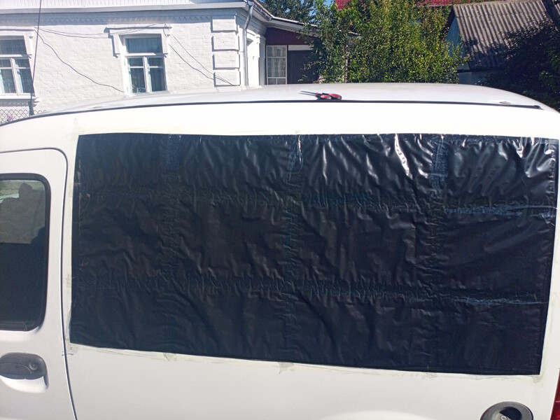 Стекло боковое левое длинное Renault Kangoo  2007 1.6 Бензин Хмельницкий