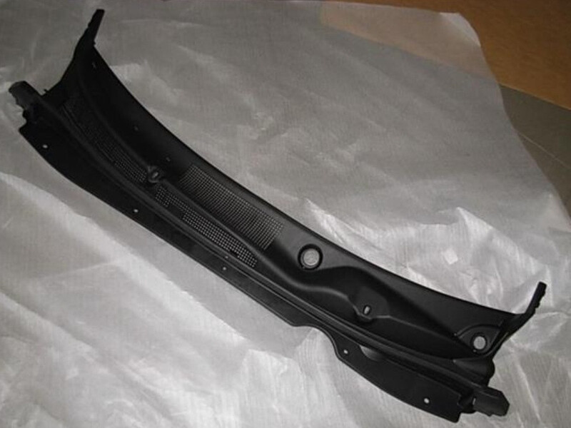 Жолоб пластик для лобового скла Kia Sportage 3  2012 2.0 Бензин Никополь