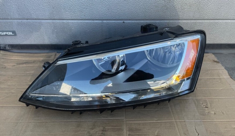 Фара передняя левая Volkswagen Jetta 6  2013 2.5 Бензин Снятин